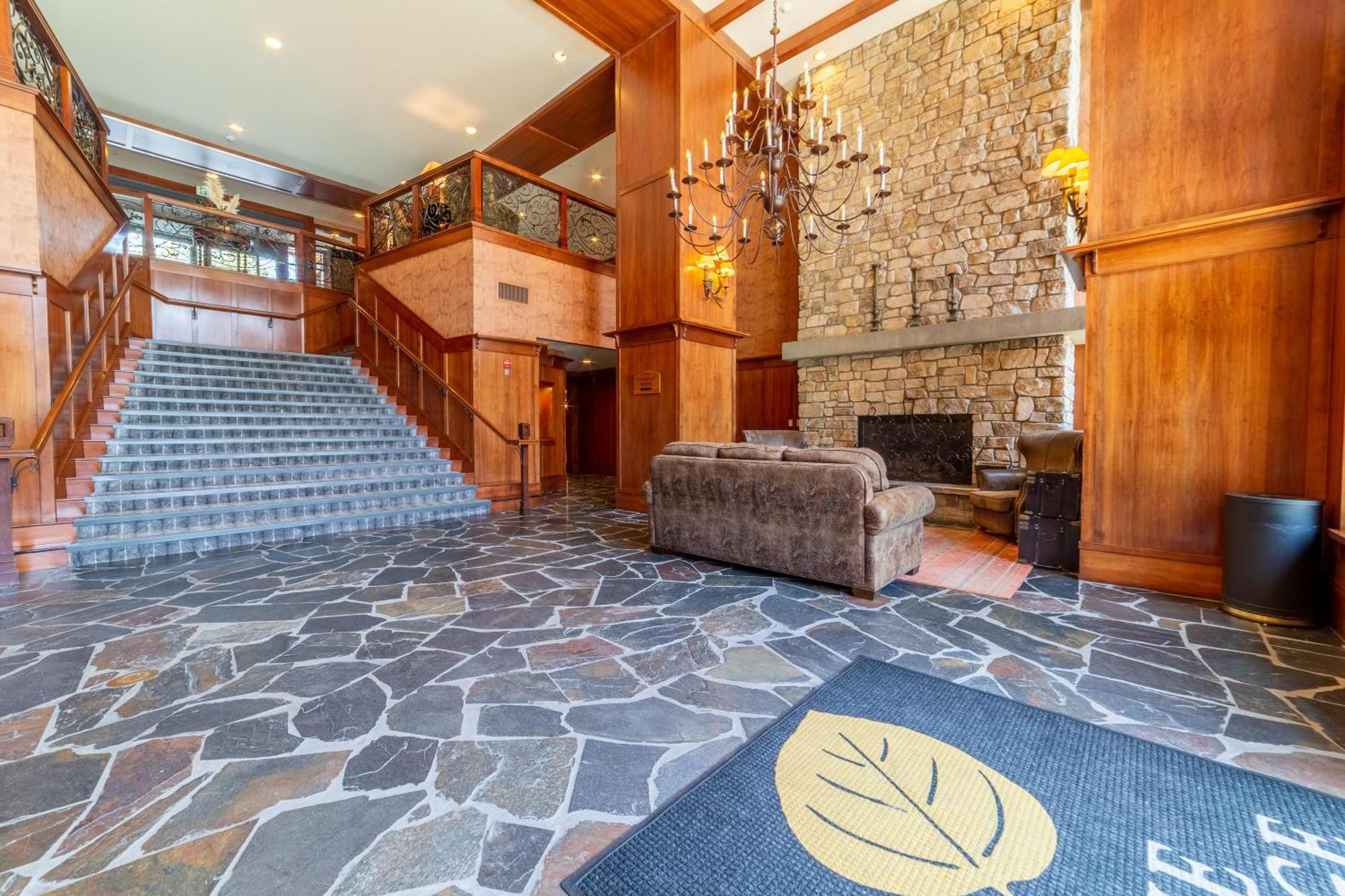 Luxury Oasis Village Ski-in Ski-out Mammoth Lakes